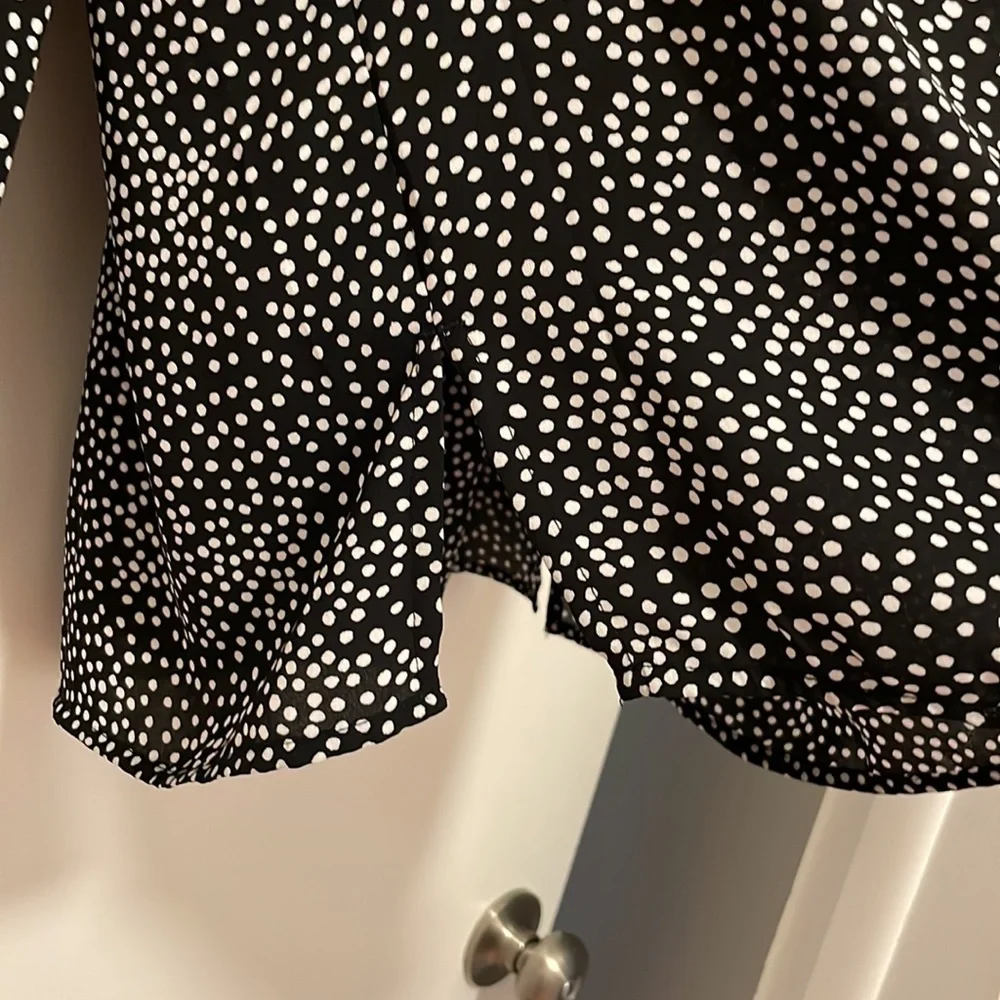 Women’s Long, Balloon Sleeve Blouse - Picture 7 of 7